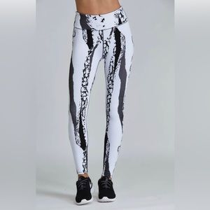 Noli Yoga Aspen Leggings